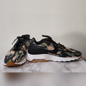 NIKE AIR MAX MOTION LW PREM / Style 861537 201 / Size 10 Men